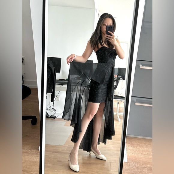 Le chateau black dress for sale!! Perfect for all events - Picture 2 of 4